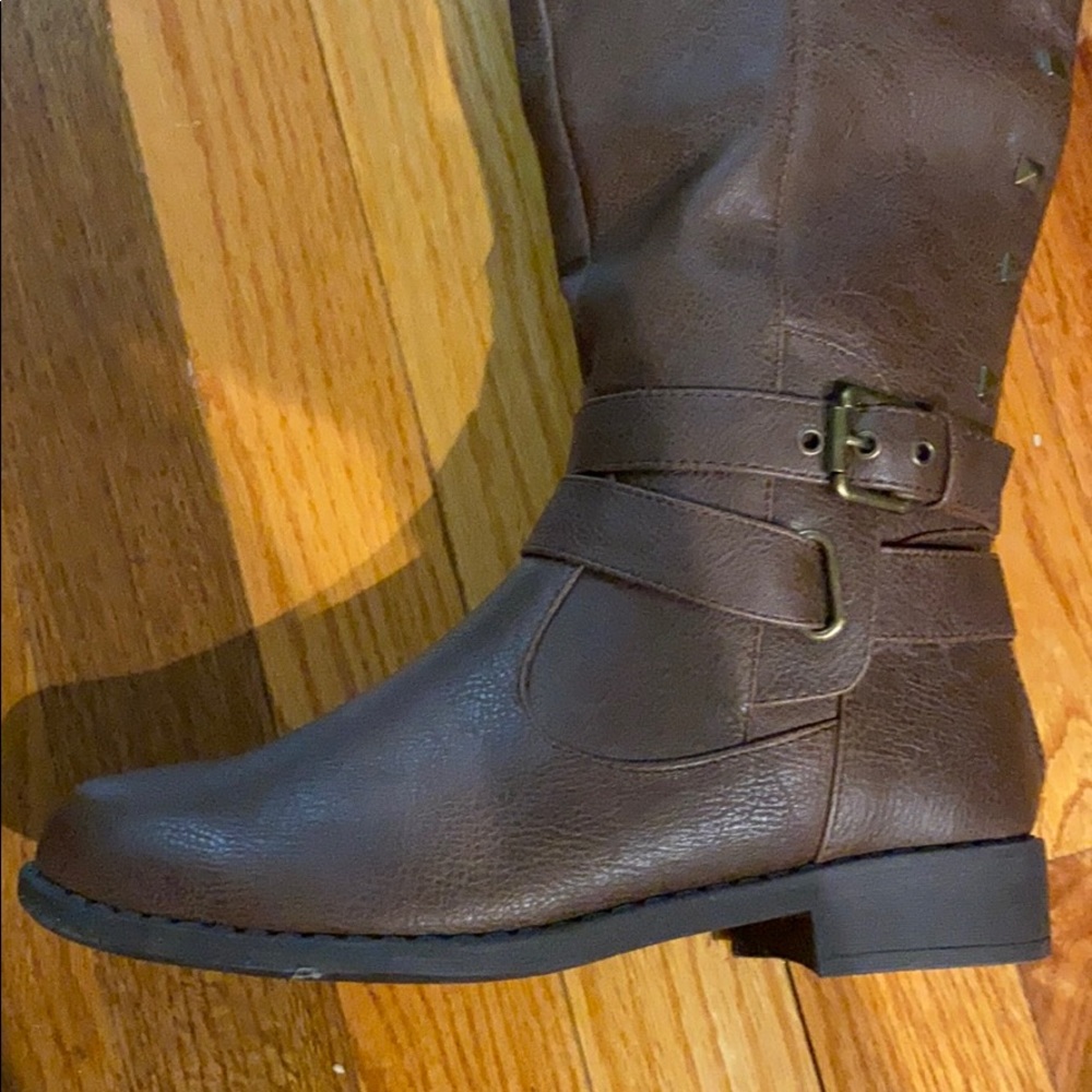 brown boots - Picture 4 of 5